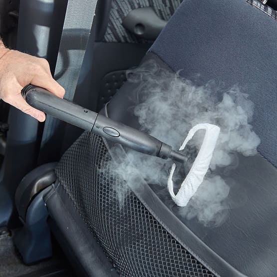 How to Clean a Backpack With a Steam Cleaner