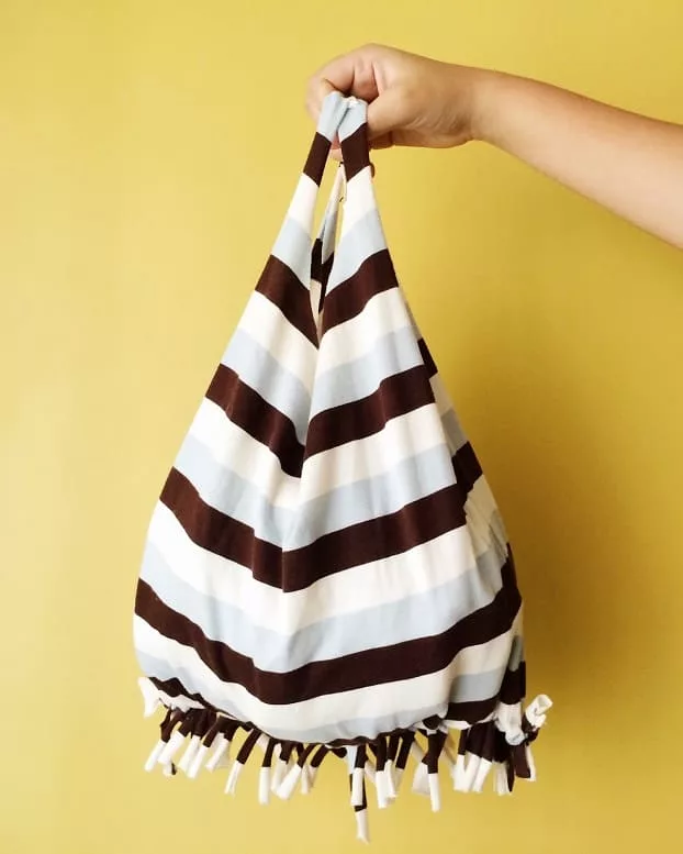 make bags from old clothes